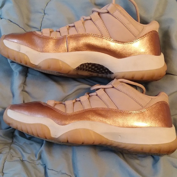 Jordan Shoes - Jordan 11 retro low rose gold